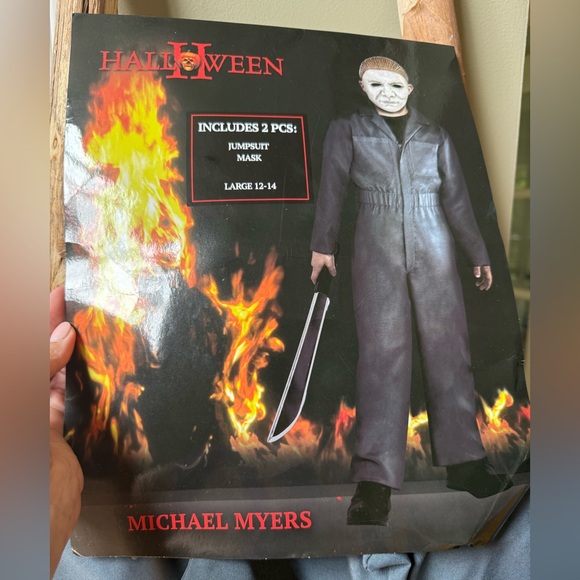 Michael Myers costume includes 2pc  (jumpsuit and mask) size youth large 12-14. - Picture 1 of 6